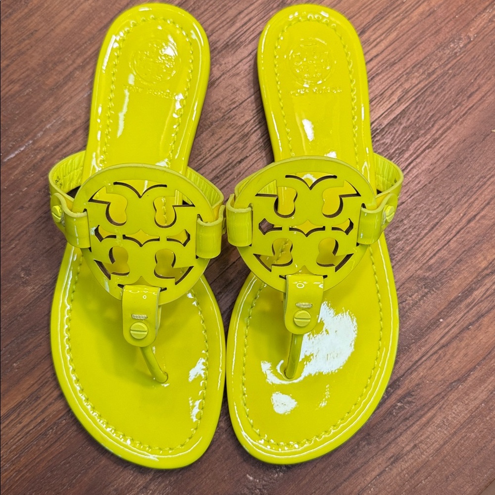 Tory Burch Miller Patent Leather Fluo Neon  YELLOW - Picture 2 of 13